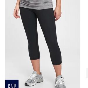 New! Gap maternity size XS gapfit blackout under-belly capri pants black